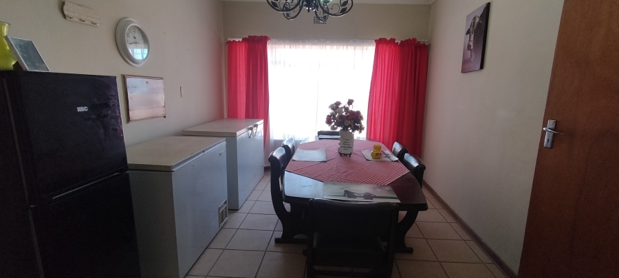 5 Bedroom Property for Sale in Jan Kempdorp Northern Cape